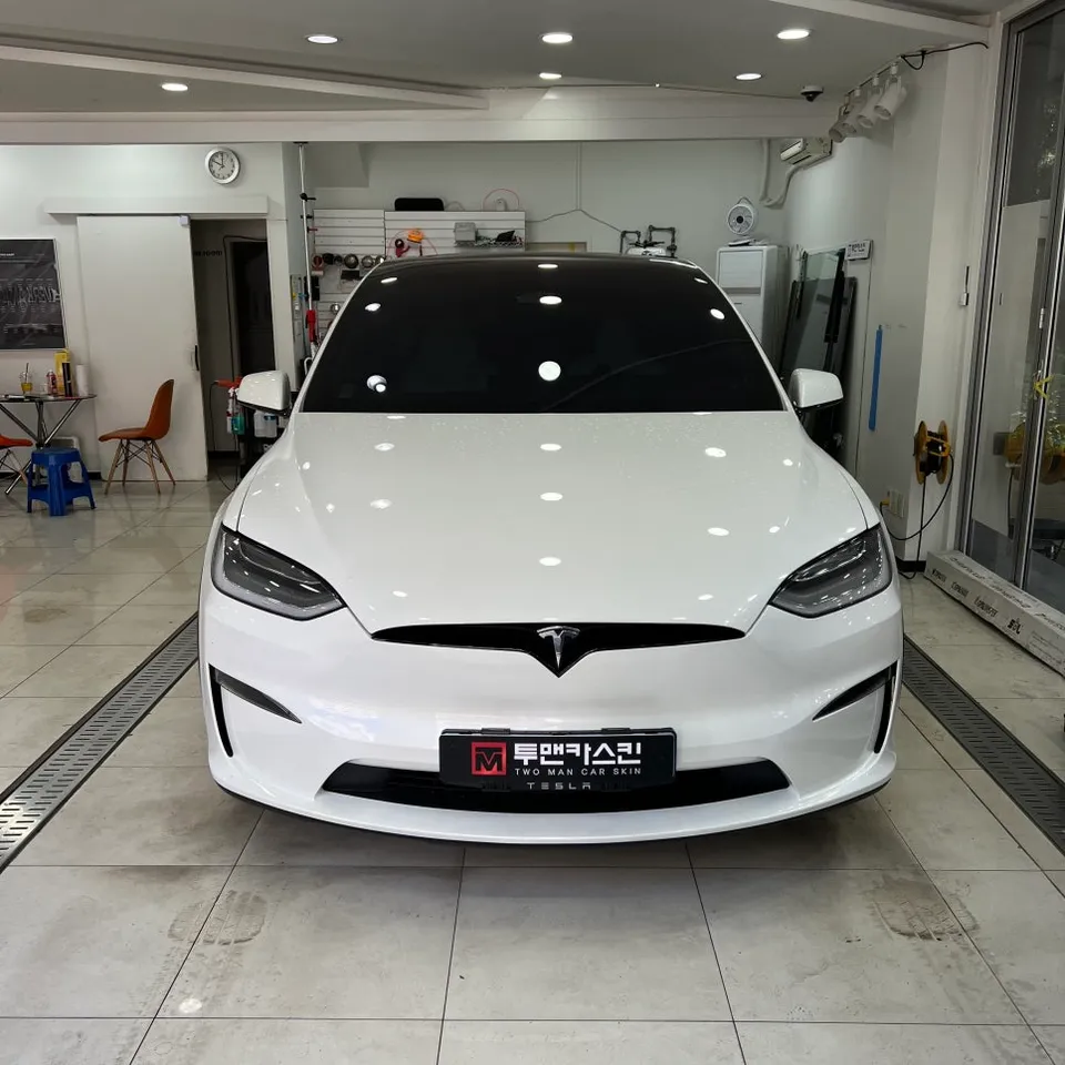 Tesla Model Xのカーラッピング事例|費用目安・仕上がり 施工写真 3-2