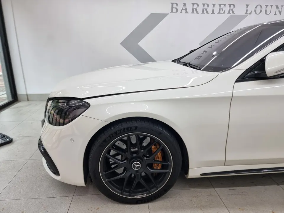 Mercedes-Benz S63 AMGのカーラッピング事例|メタルダークグレー 施工写真 2-1