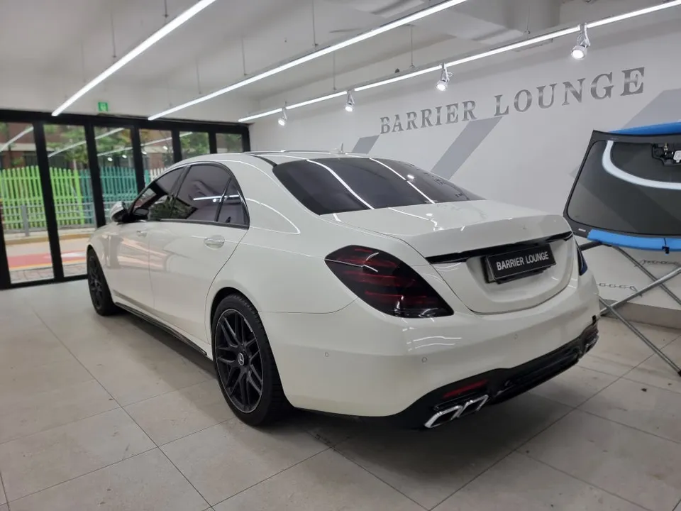Mercedes-Benz S63 AMGのカーラッピング事例|メタルダークグレー 施工写真 3-2