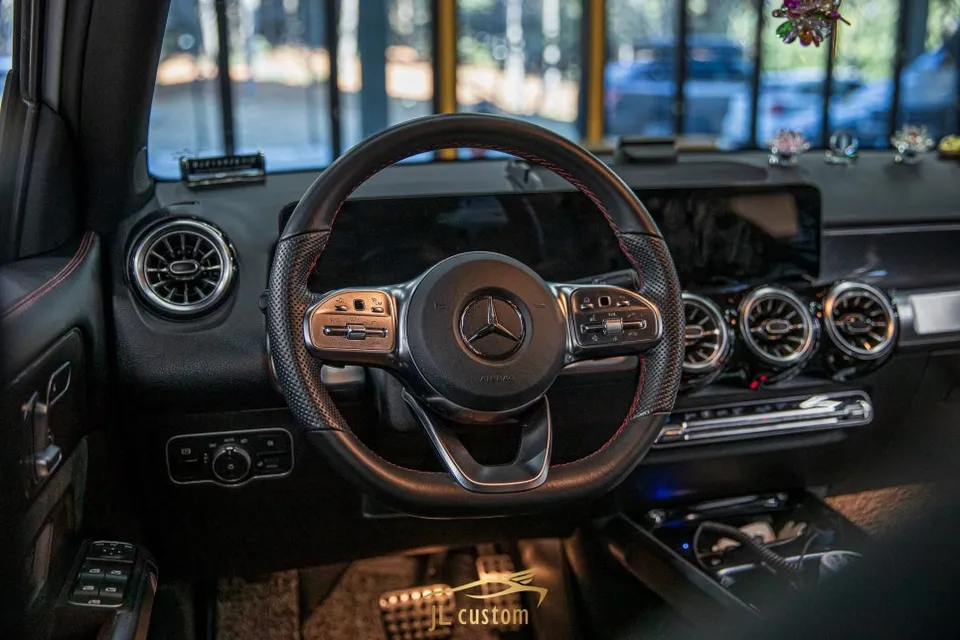Mercedes-Benz GLB Custom Steering Wheel Heater Review photo 2