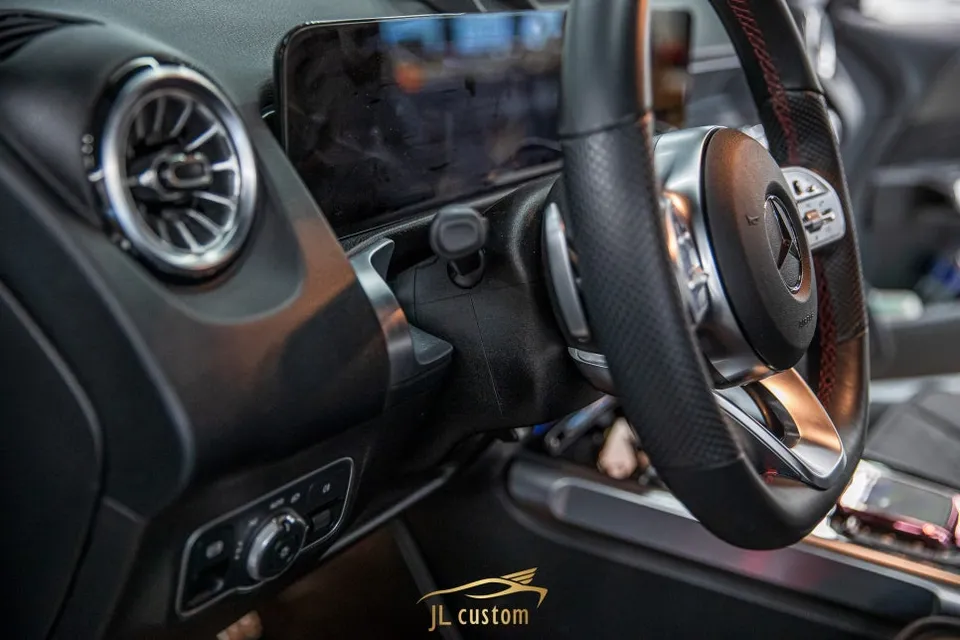 Mercedes-Benz GLB steering wheel - Mercedes-Benz GLB Custom Steering Wheel Heater Review photo 3