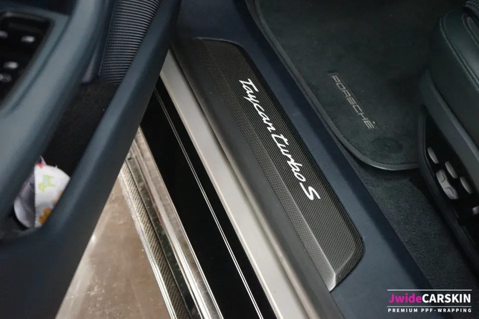 Porsche TaycanのPPF施工事例|費用目安・仕上がり 施工写真 3-2