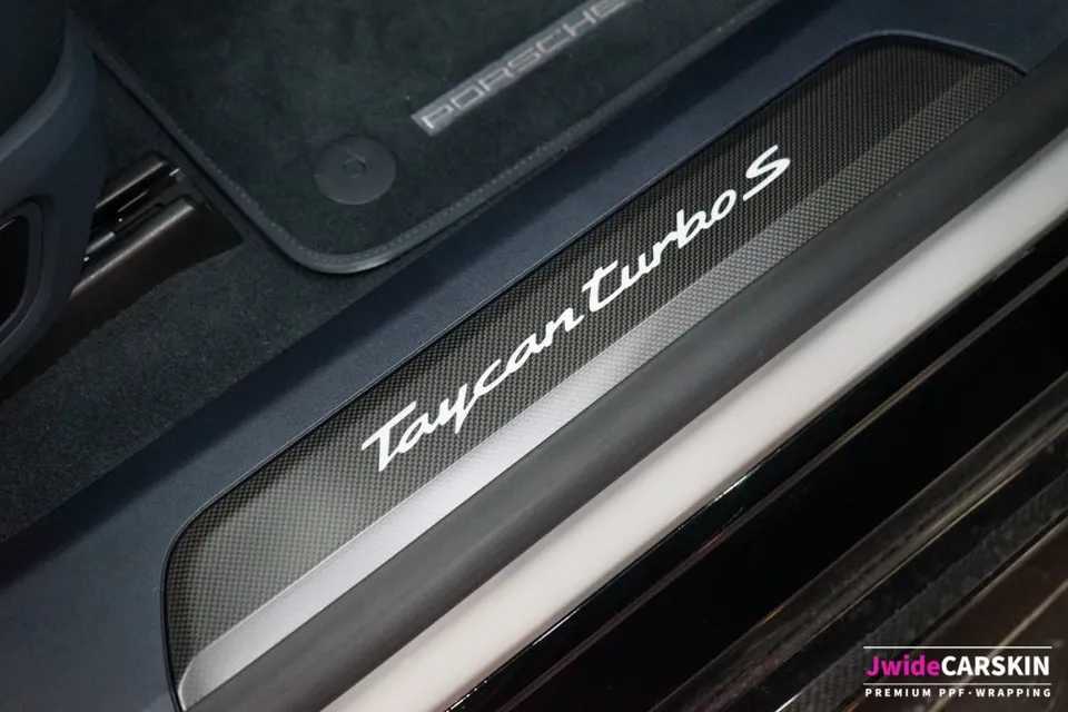 Porsche TaycanのPPF施工事例|費用目安・仕上がり 施工写真 2-3