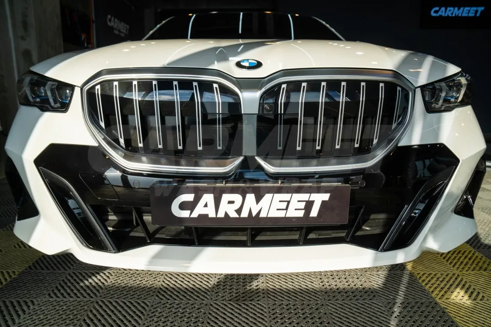 BMW 5 Series G60 カーラッピング事例:費用目安と仕上がり 施工写真 2-1