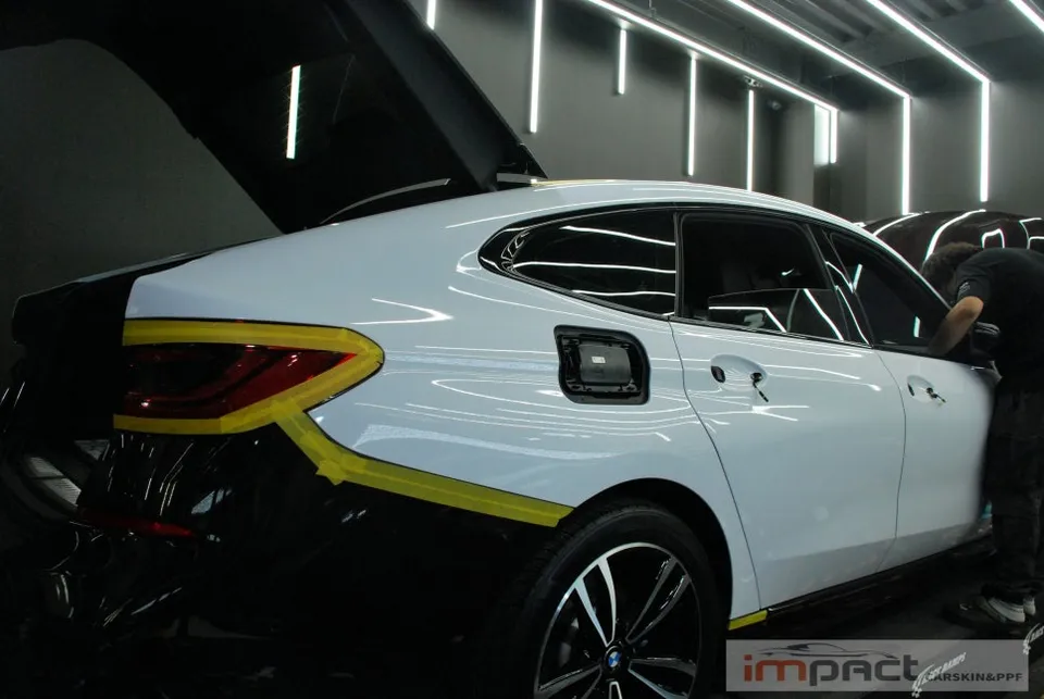 BMW 6 Series GTのカーラッピング事例|費用目安・仕上がり 施工写真 3-1