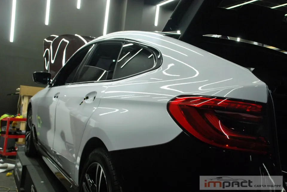BMW 6 Series GTのカーラッピング事例|費用目安・仕上がり 施工写真 1-2