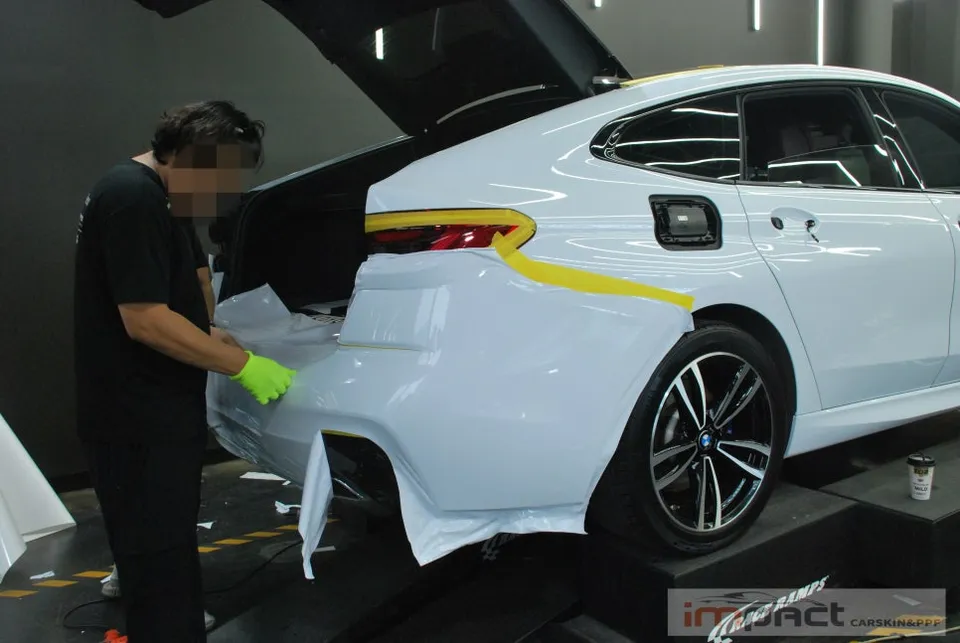 BMW 6 Series GTのカーラッピング事例|費用目安・仕上がり 施工写真 2-3
