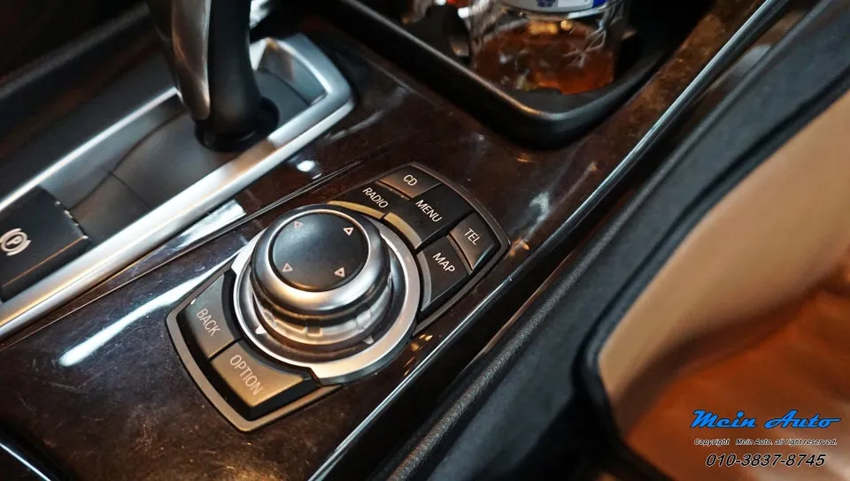 BMW 5 SeriesのAndroid Auto・CarPlay取付事例 施工写真 1-2