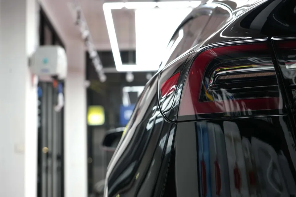 Tesla Model Y ambient lighting - Tesla Model Y Ambient Lighting Review — Cost & Results photo 3