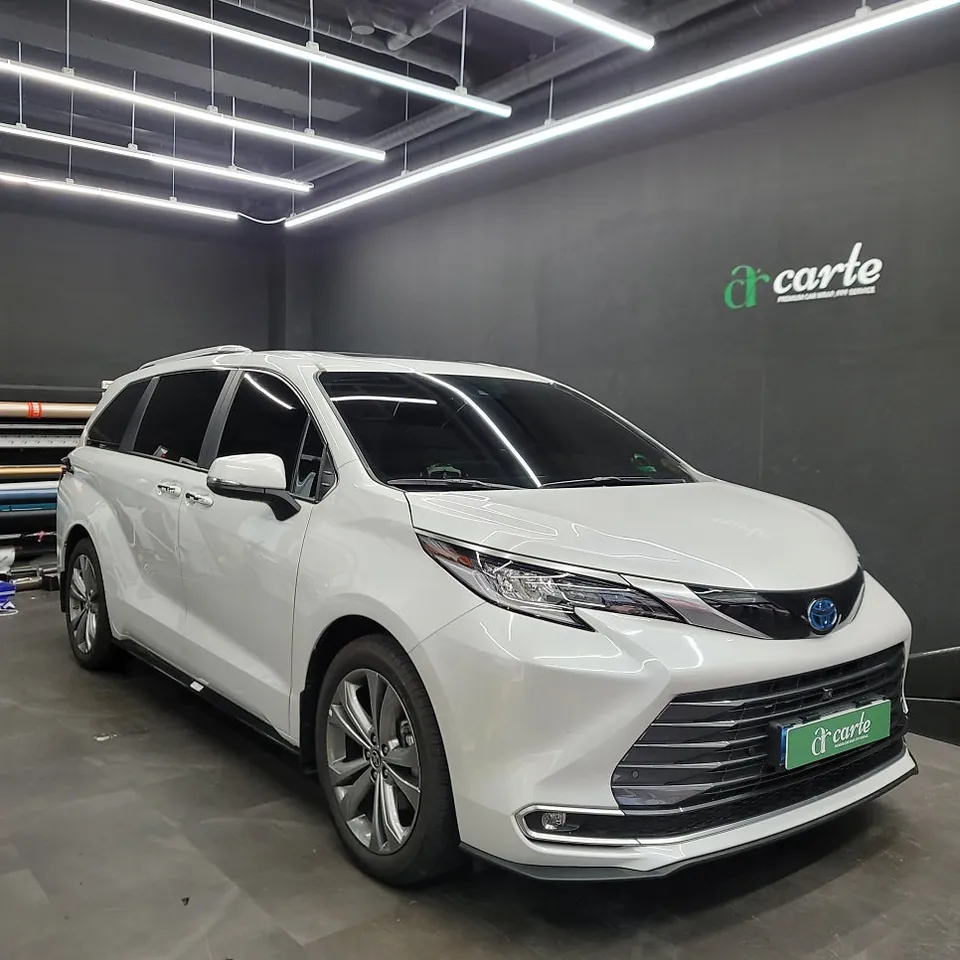 Toyota Sienna Vinyl Wrap Review: Chrome Delete for Sporty Look photo 2