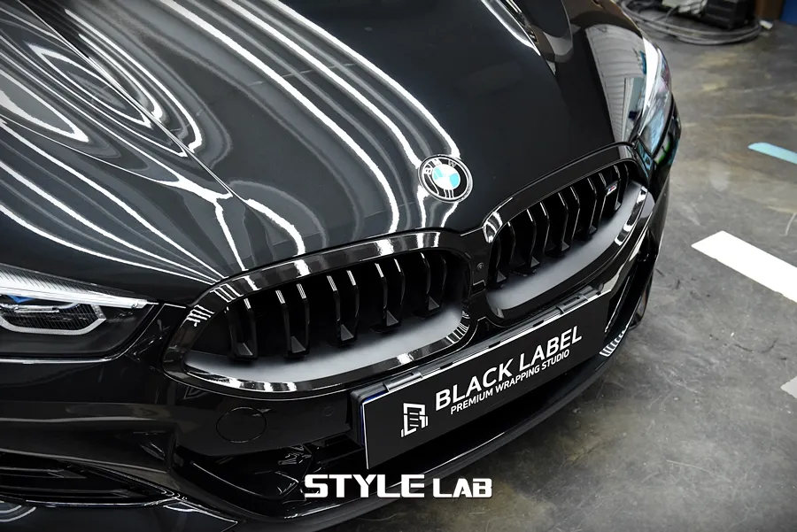 BMW 8 Seriesのカーラッピング事例 施工写真 3-1