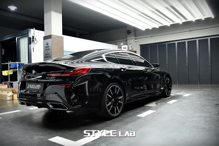 BMW 8 Seriesのカーラッピング事例 施工写真 2-2