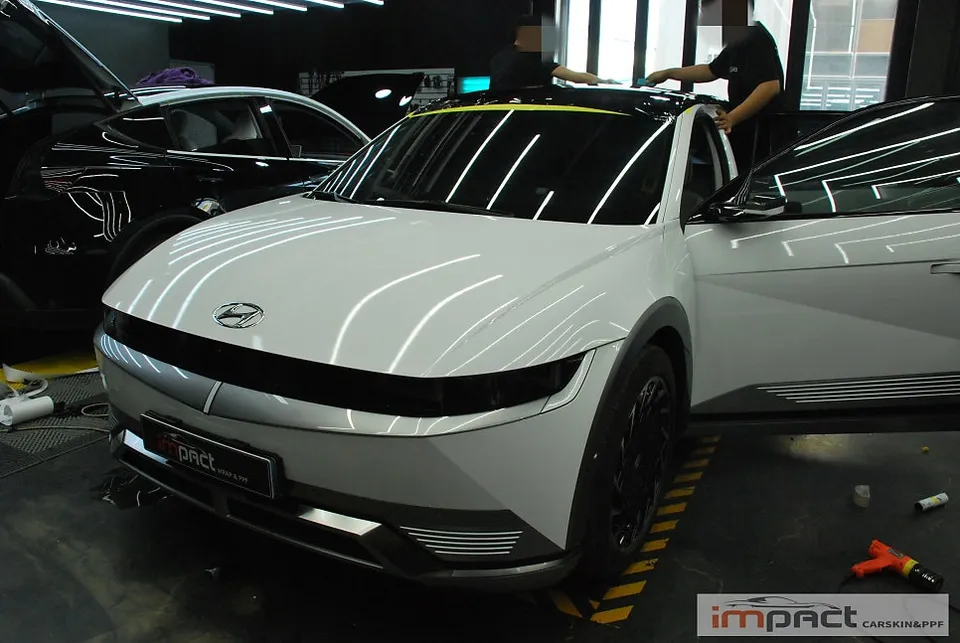 Hyundai IONIQ 5のカーラッピング事例|費用目安・仕上がり 施工写真 1-2