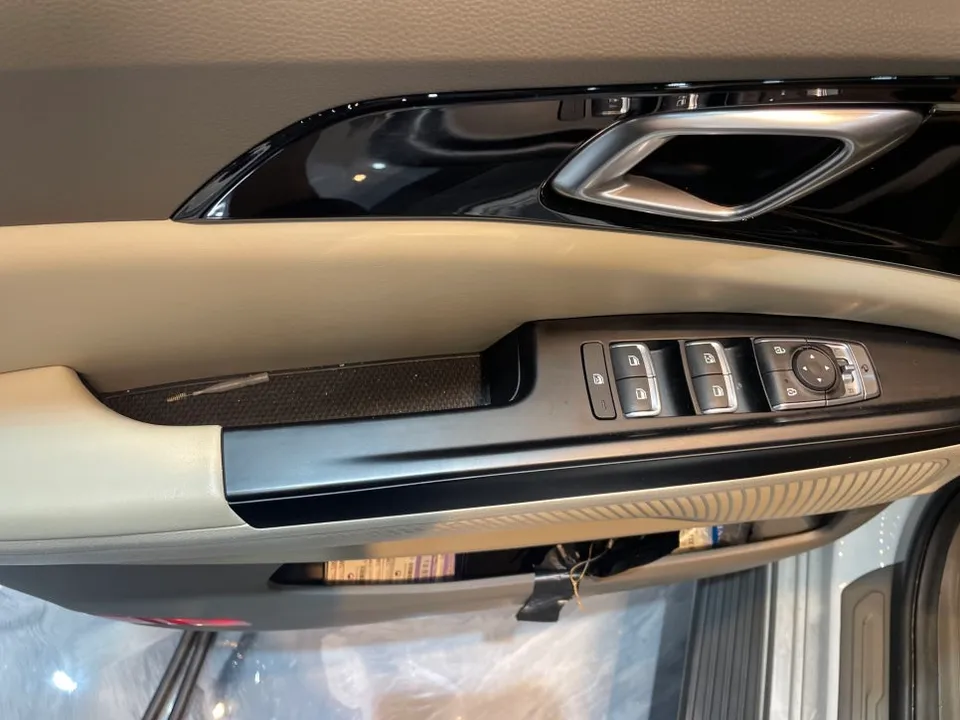 Kia Carnivalのカーフィルム施工事例|費用目安・仕上がり 施工写真 3-2