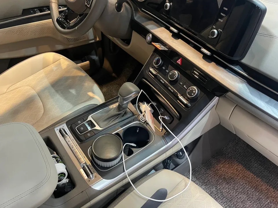 Kia Carnivalのカーフィルム施工事例|費用目安・仕上がり 施工写真 2-3