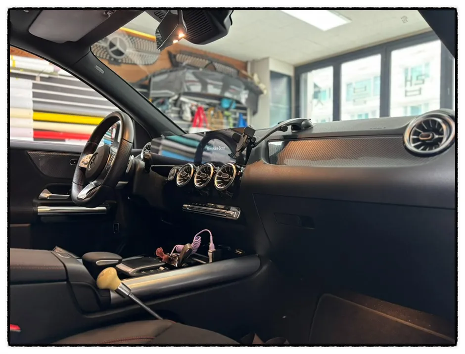 Mercedes-Benz GLAのカーラッピング事例｜費用目安・仕上がり 施工写真 1-2