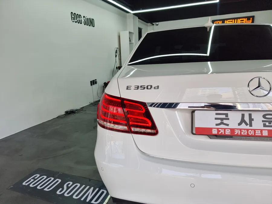 Mercedes-Benz E-Class W212 Body Repair & Painting Review photo 2