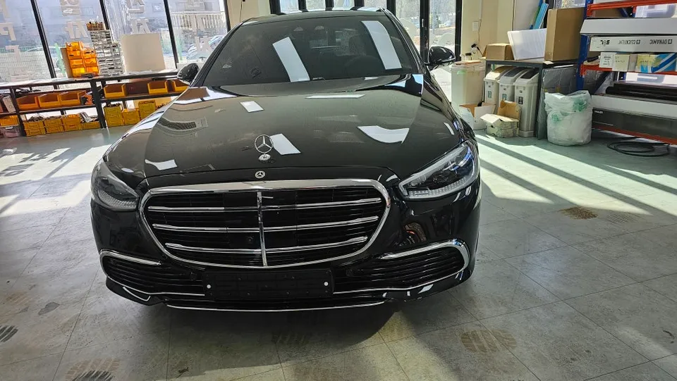 Mercedes-Benz S-Class ambient lighting review