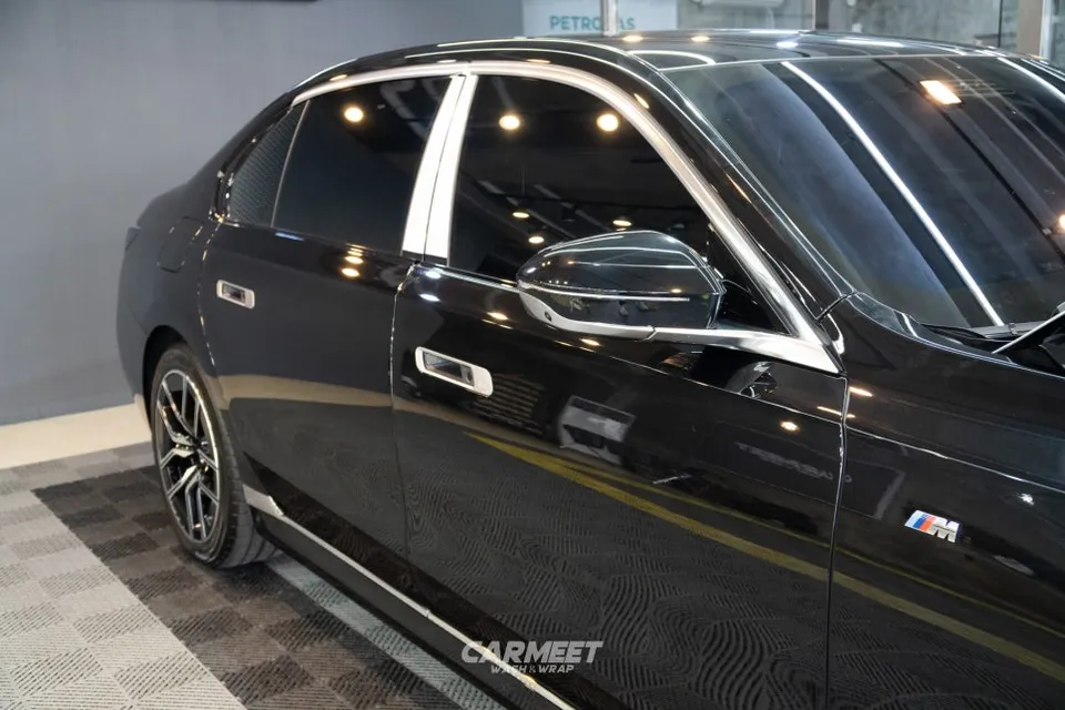 BMW 7 Series G11/G12 カーラッピング事例|費用目安・仕上がり 施工写真 1-2