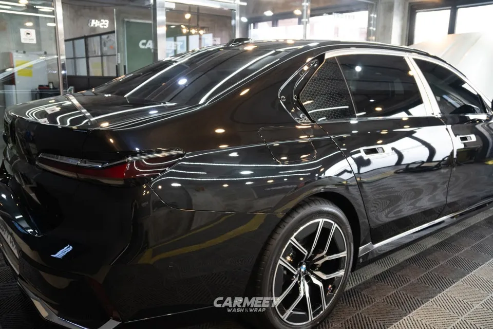 BMW 7 Series G11/G12 カーラッピング事例|費用目安・仕上がり 施工写真 2-2