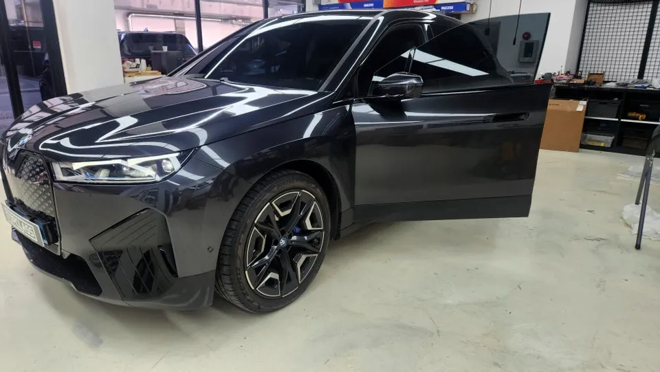 BMW iX ambient lighting - BMW iX Ambient Lighting Review — Cost & Results photo 3