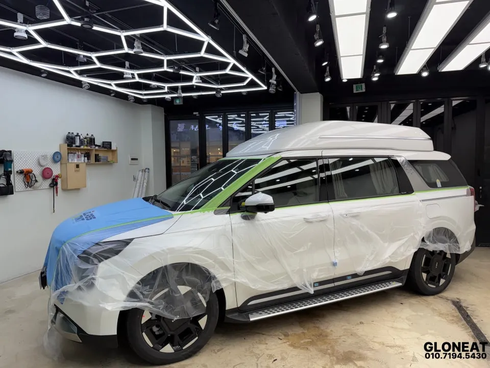 Kia Carnival KA4のカーフィルム施工事例|費用目安・仕上がり 施工写真 1-2
