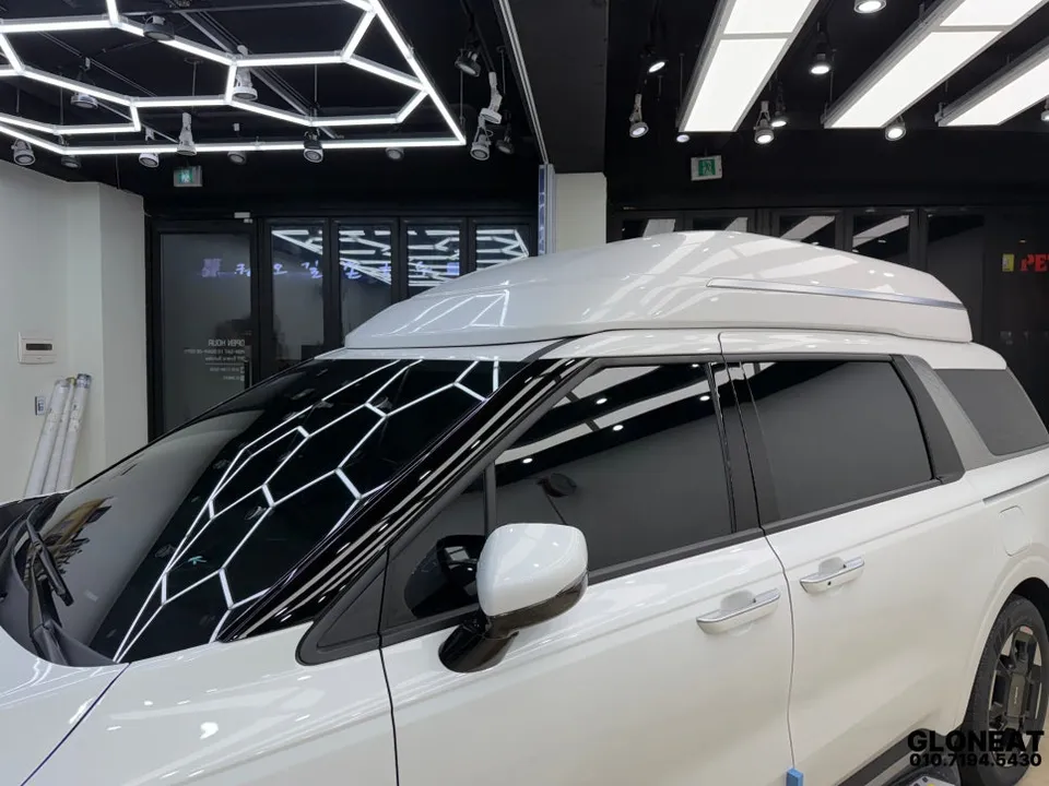 Kia Carnival KA4のカーフィルム施工事例|費用目安・仕上がり 施工写真 3-2