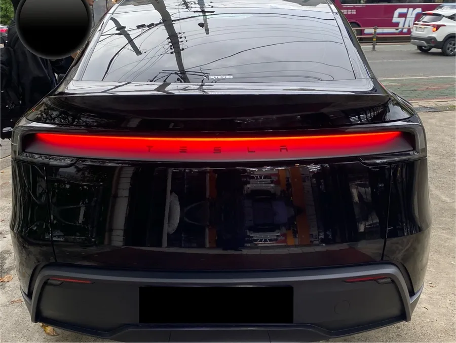 Tesla Model Yのカーフィルム施工事例 施工写真 6