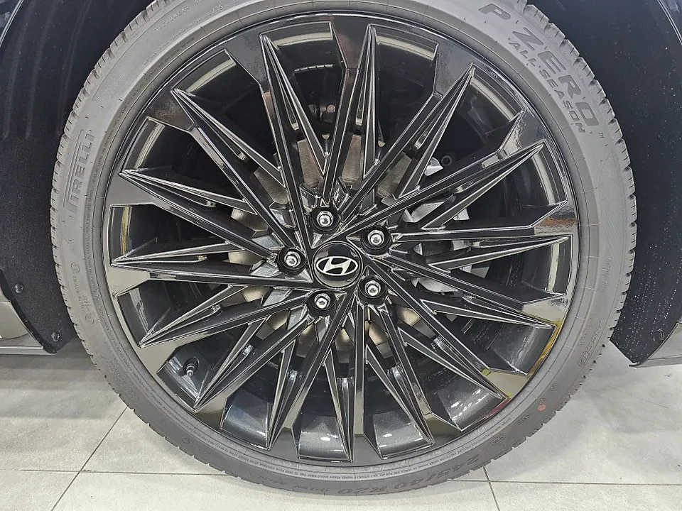 Hyundai Azeraのカーラッピング事例｜費用目安・仕上がり 施工写真 1-3