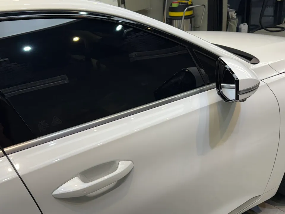 Kia K8のガラスコーティング事例 施工写真 2
