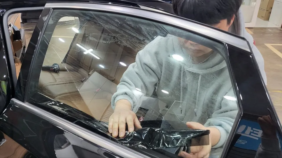 Hyundai Azeraのカーフィルム施工事例｜費用目安・仕上がり 施工写真 1-2