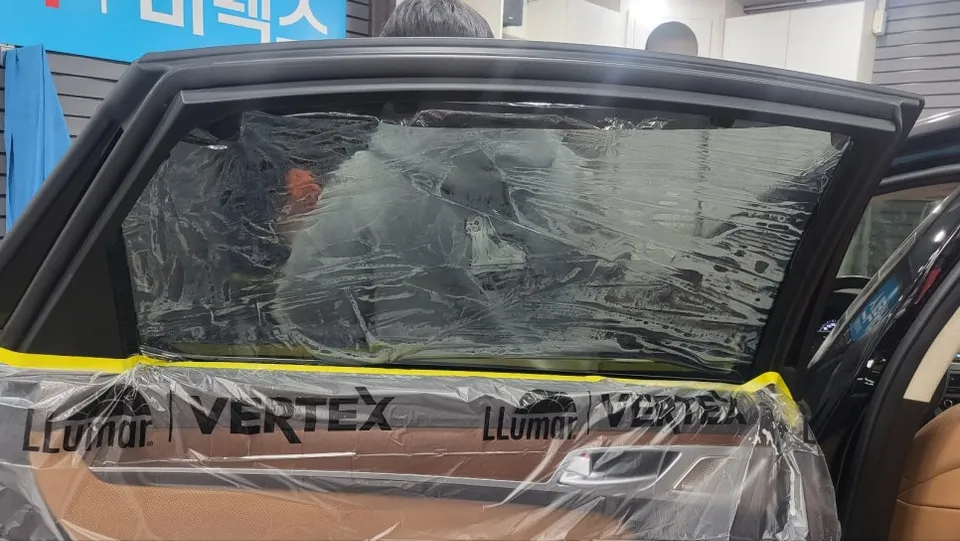 Hyundai Azeraのカーフィルム施工事例｜費用目安・仕上がり 施工写真 4-2