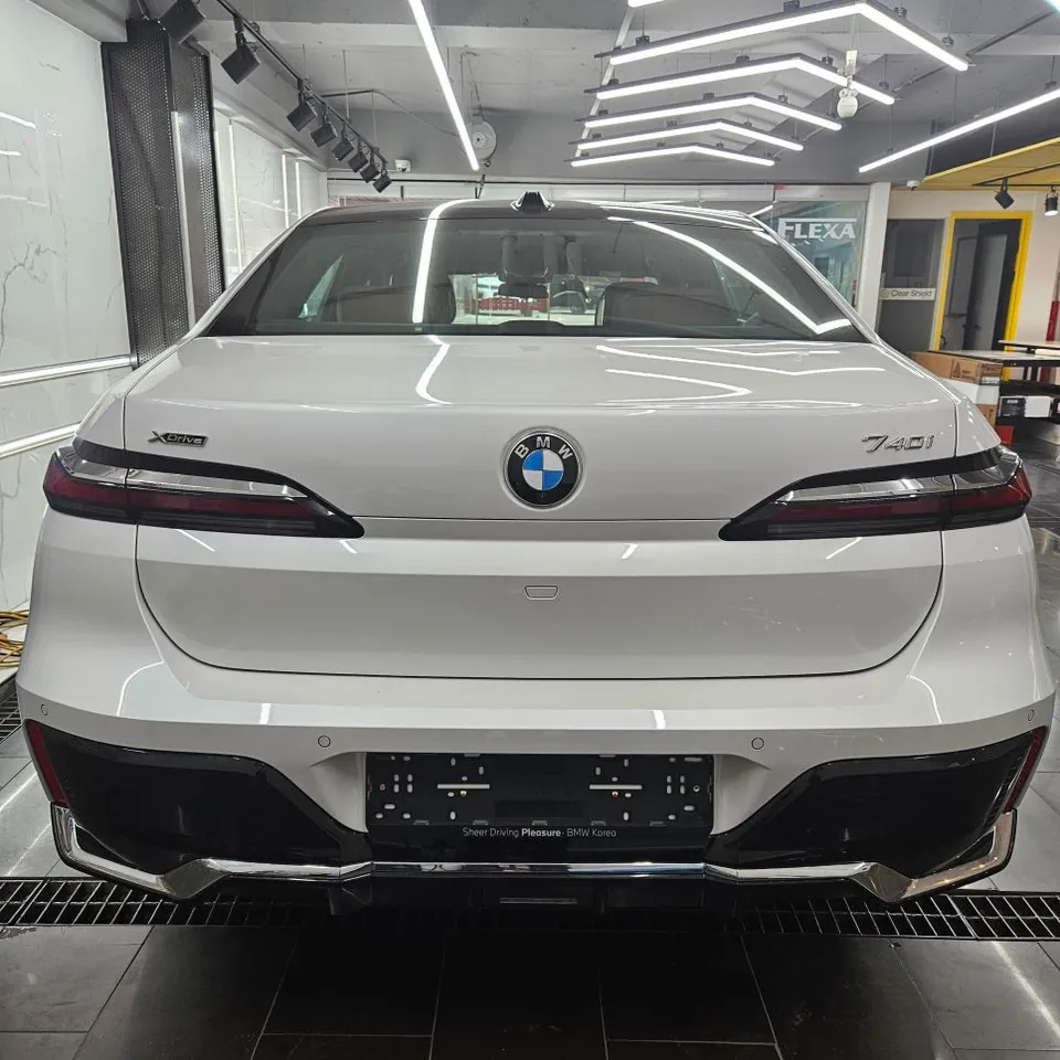 BMW 740i G12 vinyl wrap - BMW 740i G12 Vinyl Wrap Review: Modern Chrome Delete photo 3