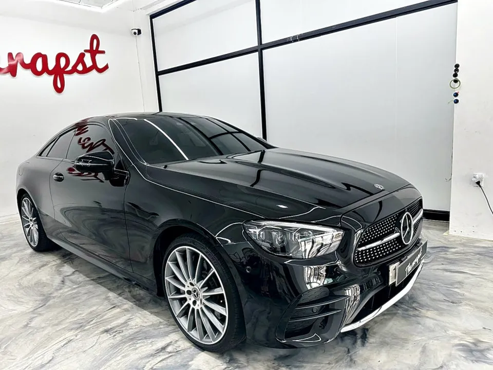 ベンツ Eクラス W213 カーラッピング事例|費用目安・仕上がり 施工写真 2-1