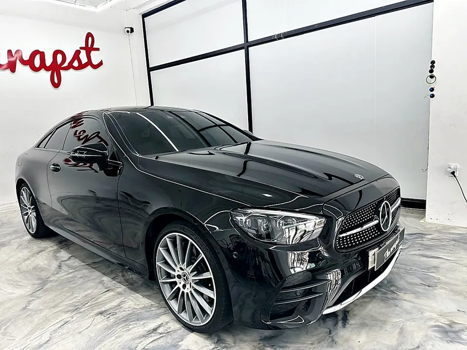 ベンツ Eクラス W213 カーラッピング事例|費用目安・仕上がり 施工写真 2-2