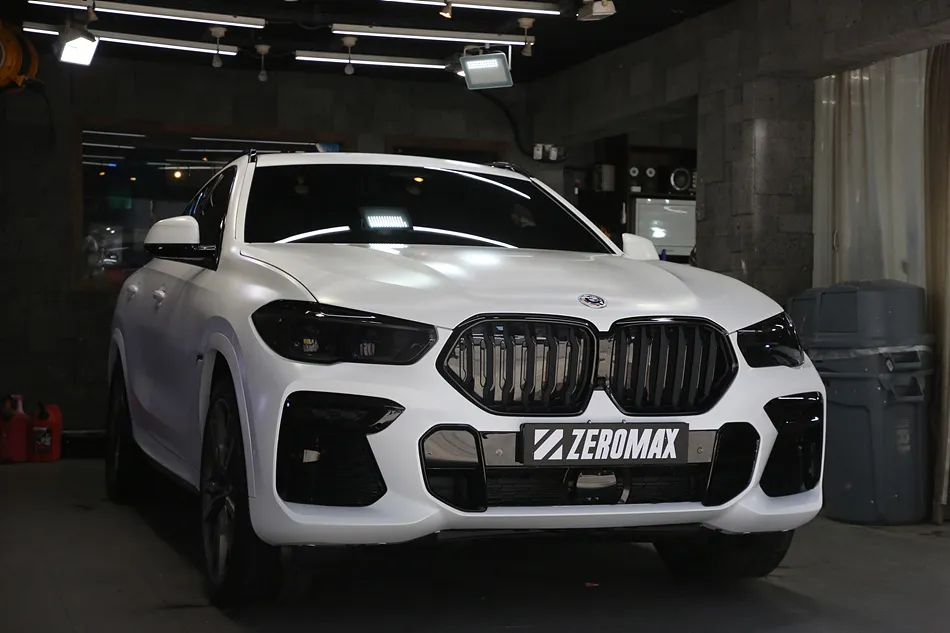 BMW X6のカーラッピング事例 施工写真 2-2