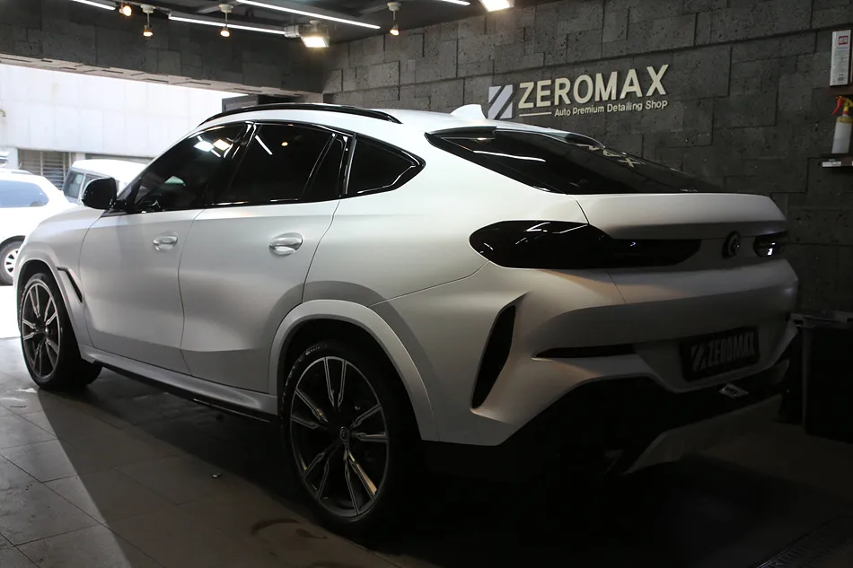 BMW X6のカーラッピング事例 施工写真 3-2