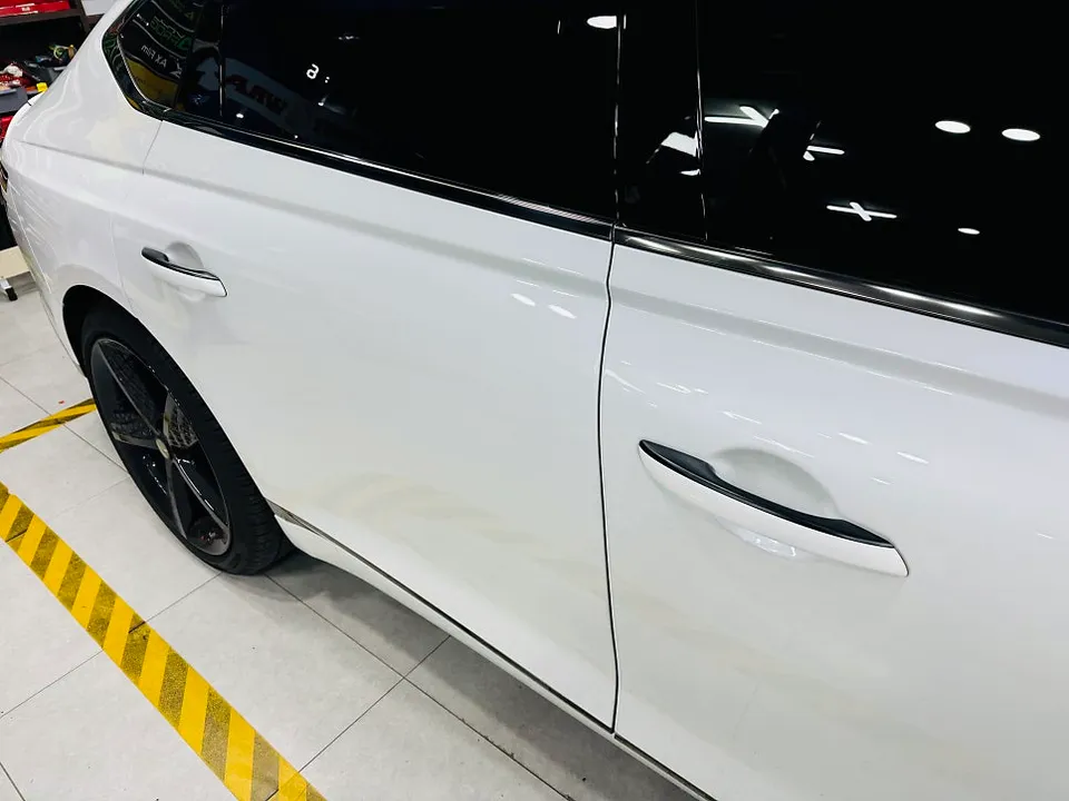 Genesis G80のドアハンドルラッピング事例|高級感を高めるカスタム 施工写真 2-3