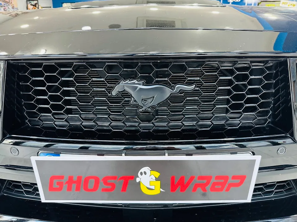 Ford Mustangのカーラッピング事例 施工写真 4-1