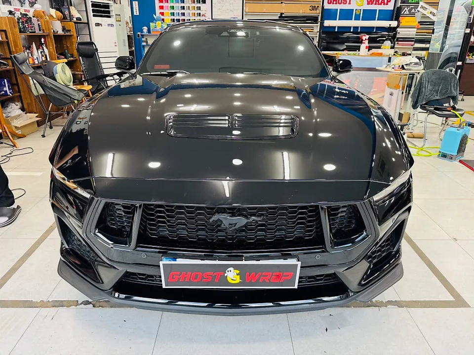 Ford Mustangのカーラッピング事例 施工写真 1-2