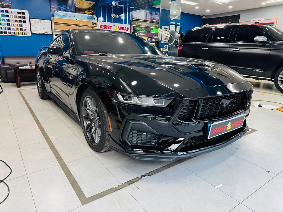 Ford Mustangのカーラッピング事例 施工写真 2-2