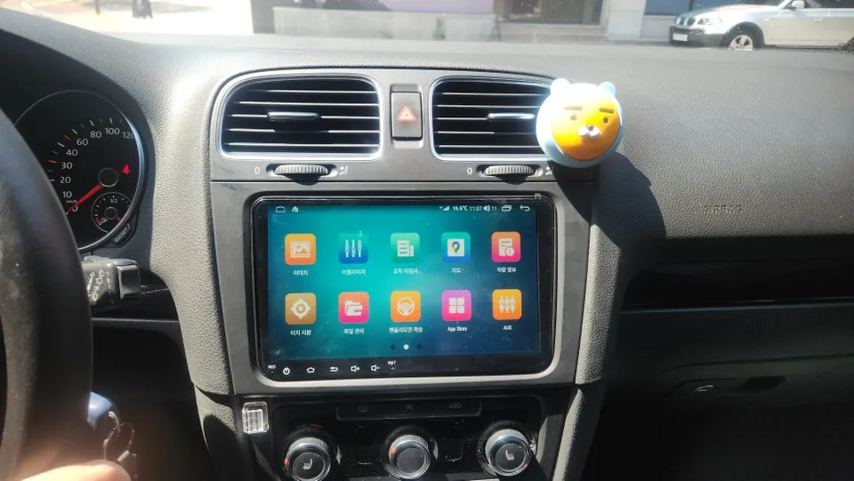 Volkswagen Golf 6th GenのAndroid Auto・CarPlay取付事例 施工写真 2-1