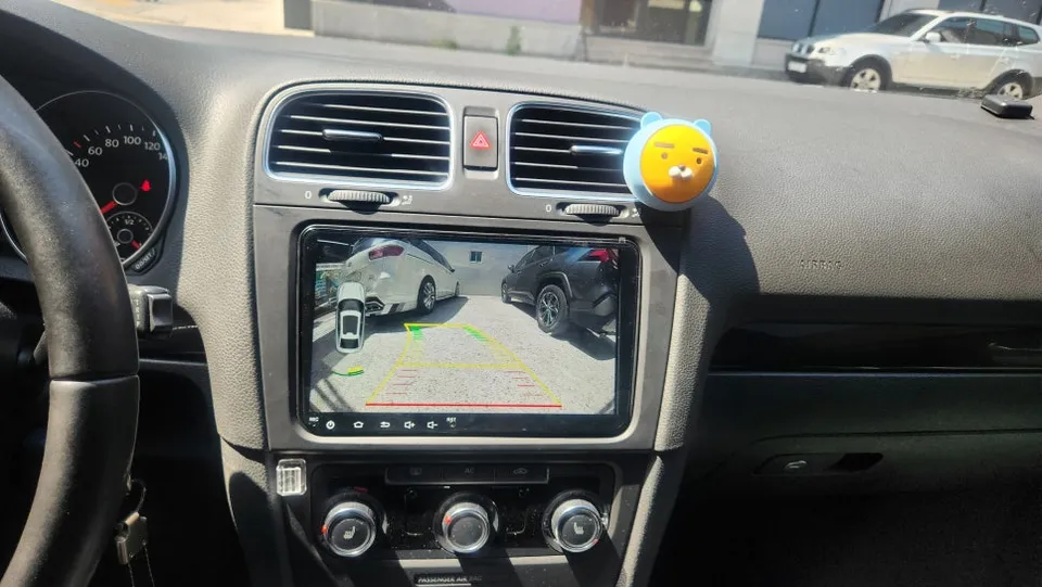 Volkswagen Golf 6th GenのAndroid Auto・CarPlay取付事例 施工写真 3-1