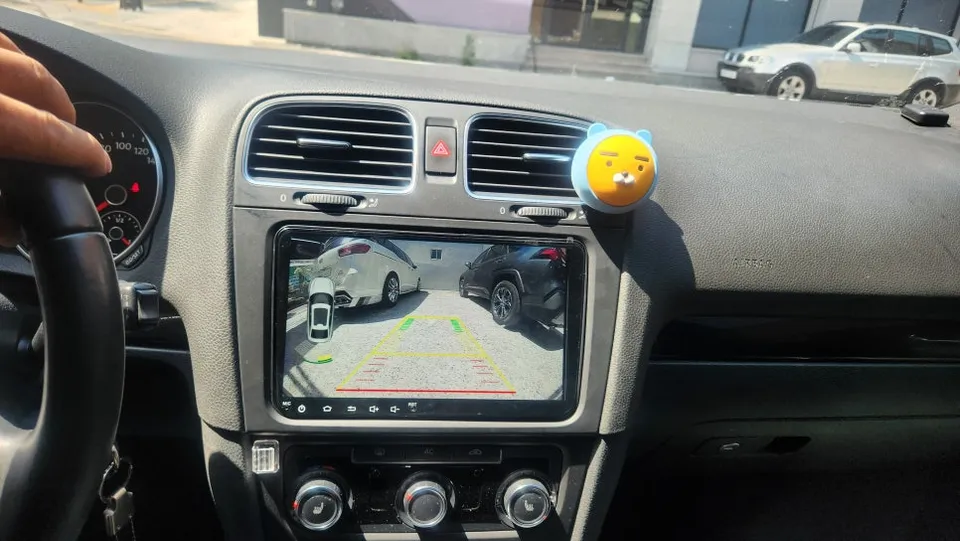 Volkswagen Golf 6th GenのAndroid Auto・CarPlay取付事例 施工写真 3-2