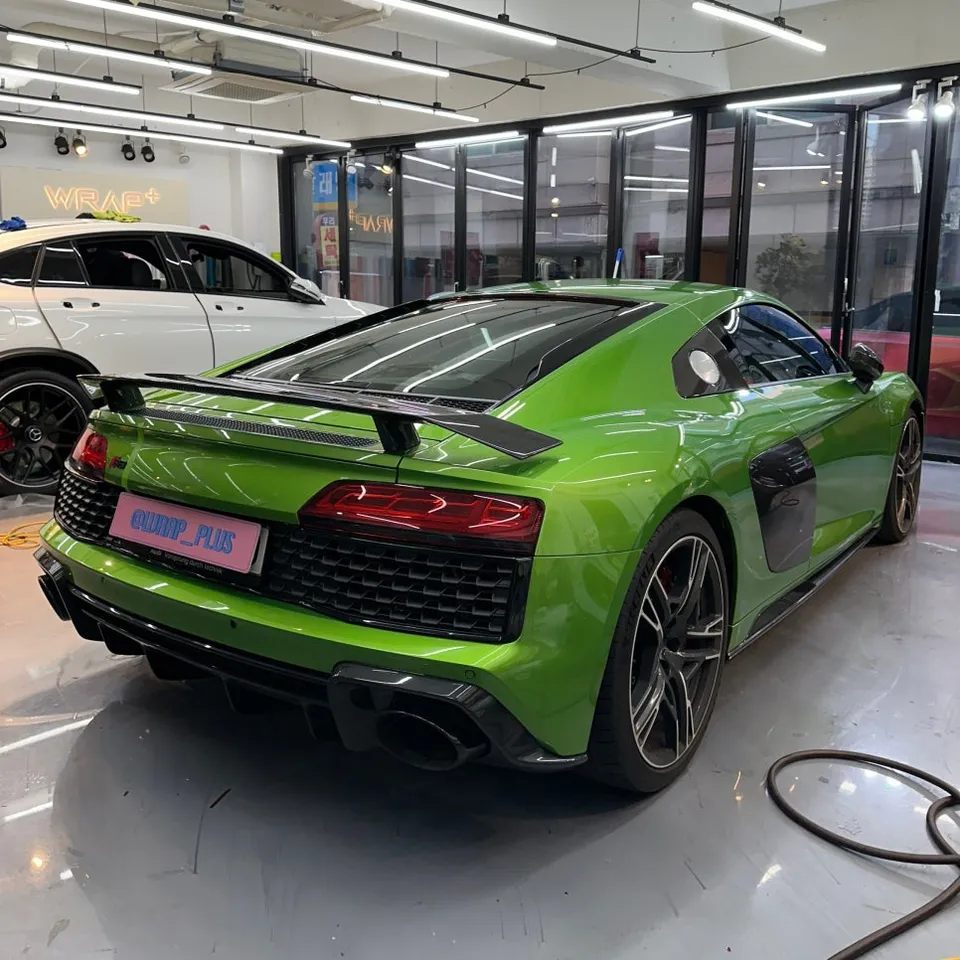 Audi R8のカーラッピング事例|費用目安・仕上がり 施工写真 2-1