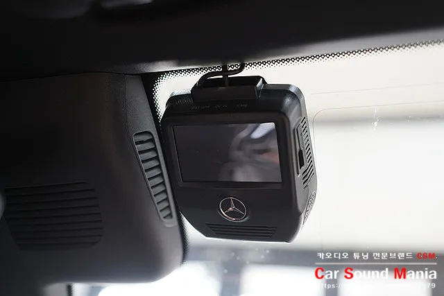Mercedes-Benz Cクラスカブリオレのドラレコ取付事例|費用目安・仕上がり 施工写真 2-1