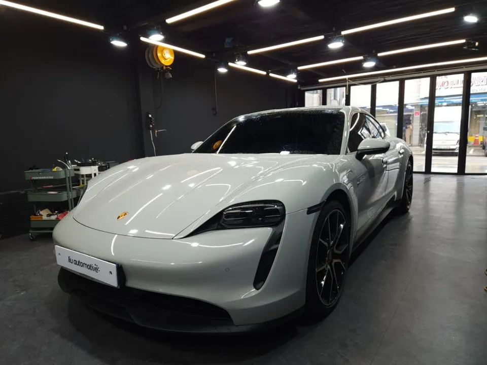 Porsche Taycan other - Porsche Taycan Air Vent Replacement Review photo 3