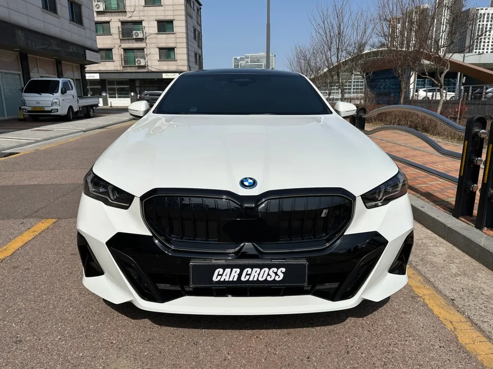 BMW i5のカーラッピング事例｜費用目安・仕上がり 施工写真 3-3