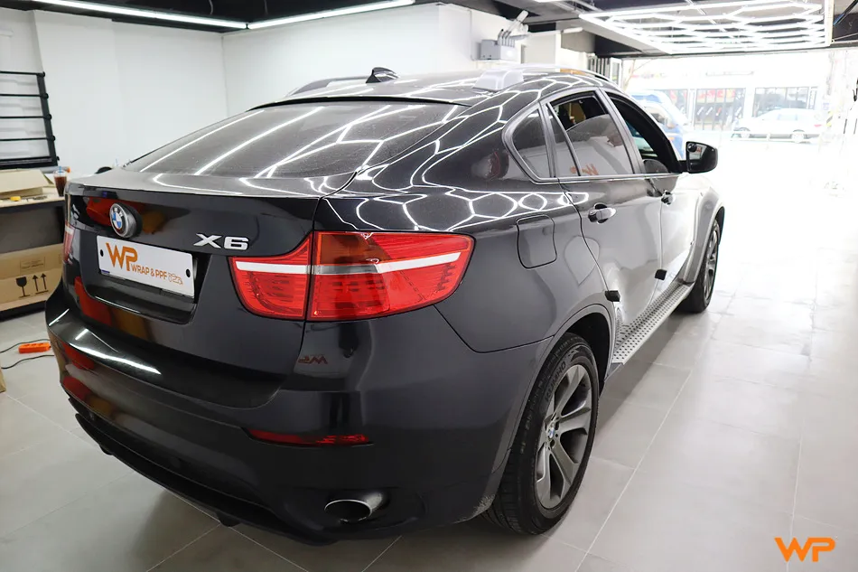 BMW X6のカーラッピング事例｜クローム除去とピラーラッピング 施工写真 3-3