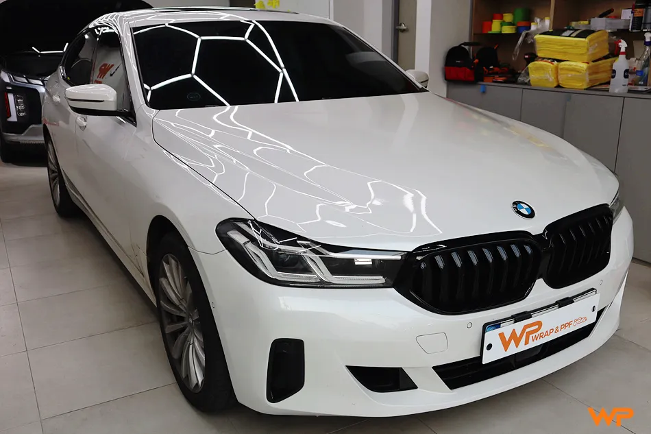 BMW 6 Series GTのカーラッピング事例|費用目安・仕上がり 施工写真 1-1